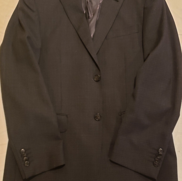 Men's Suit - Picture 2 of 4